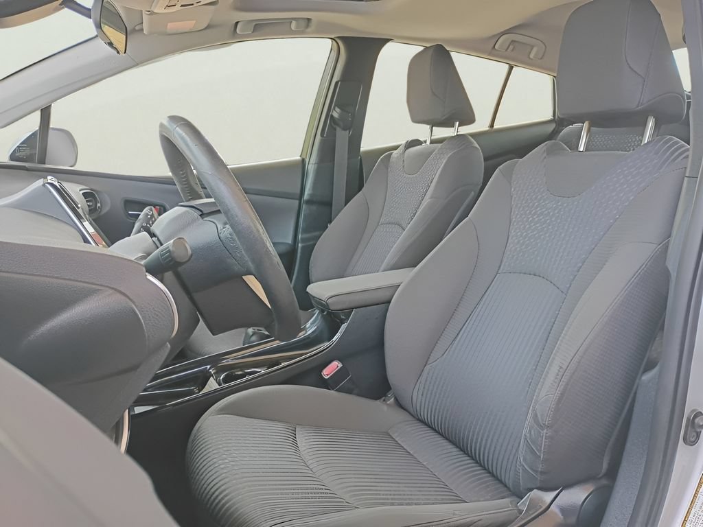 Used 2017 Toyota Prius Three w/ Advanced Technology Package FWD image 5