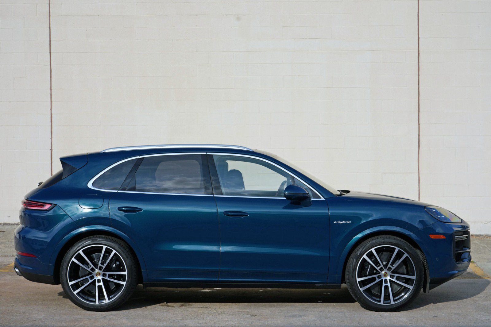 Used 2024 Porsche Cayenne Turbo AWD/4WD image 59