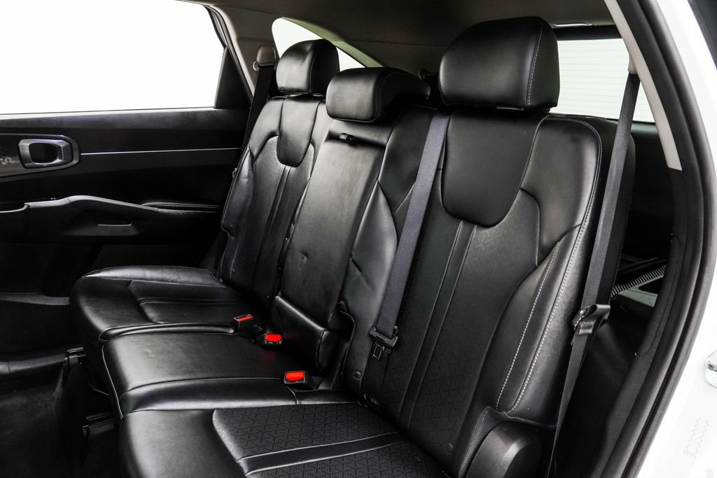 Used 2023 Kia Sorento S w/ Panoramic Sunroof Package FWD image 17