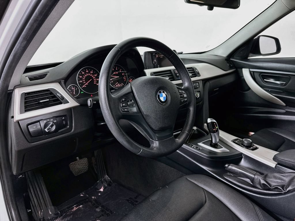Used 2015 BMW 320i Sedan RWD image 10