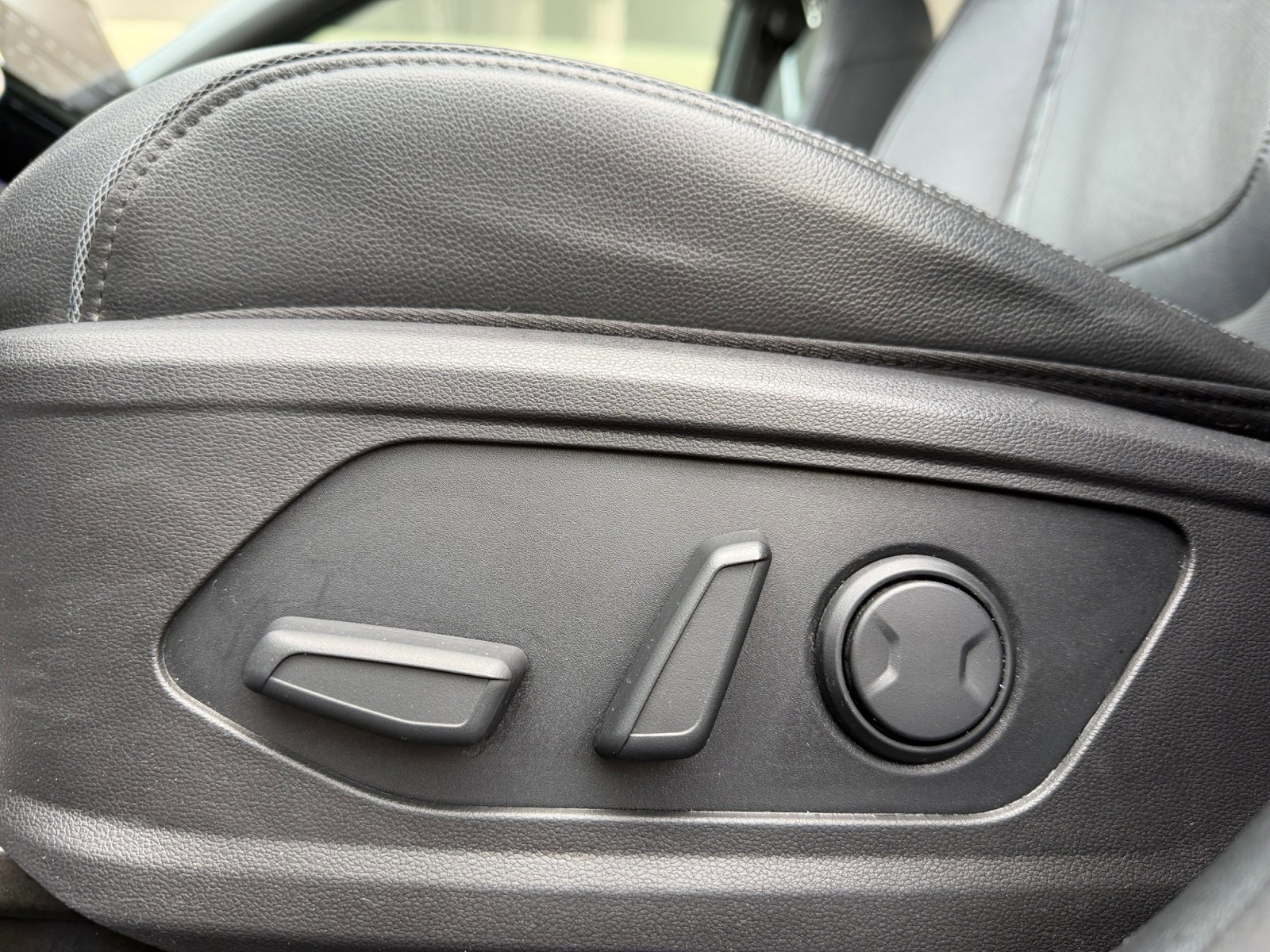 Certified 2022 Hyundai Santa Cruz Limited image 15