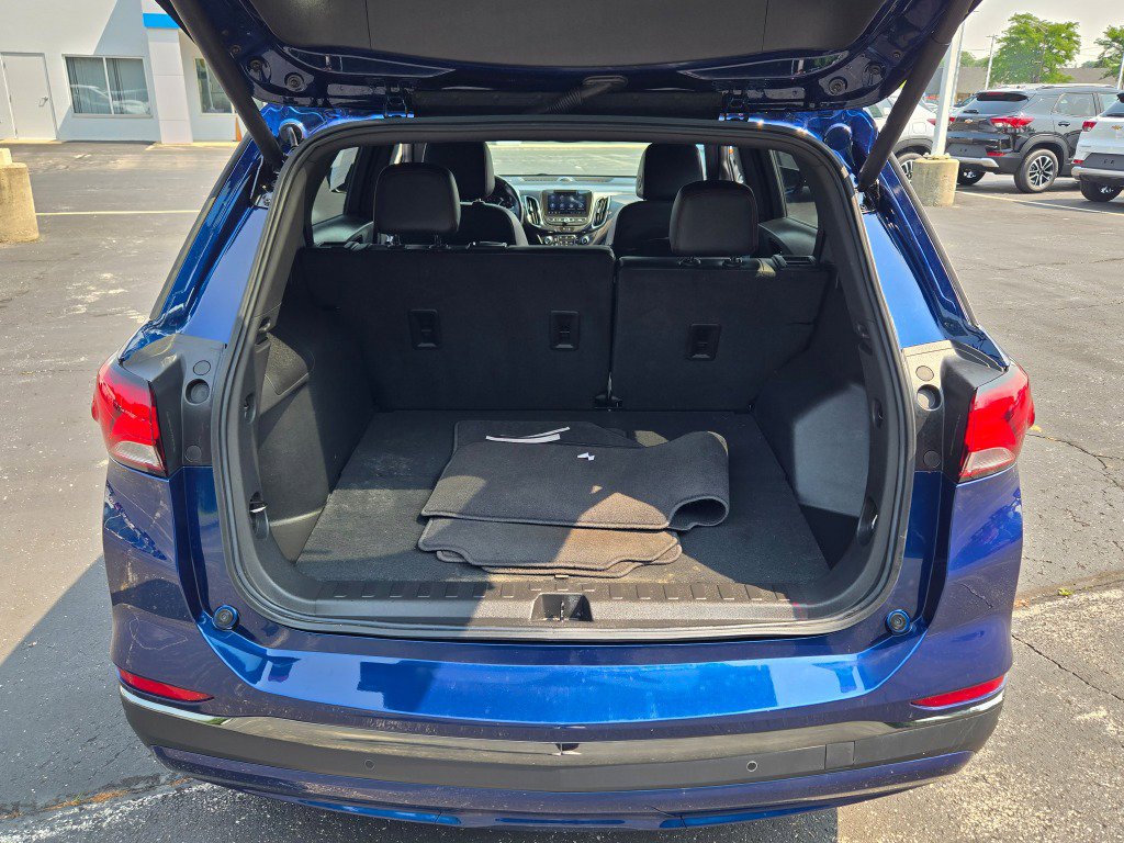 Used 2022 Chevrolet Equinox RS w/ Infotainment Package image 13