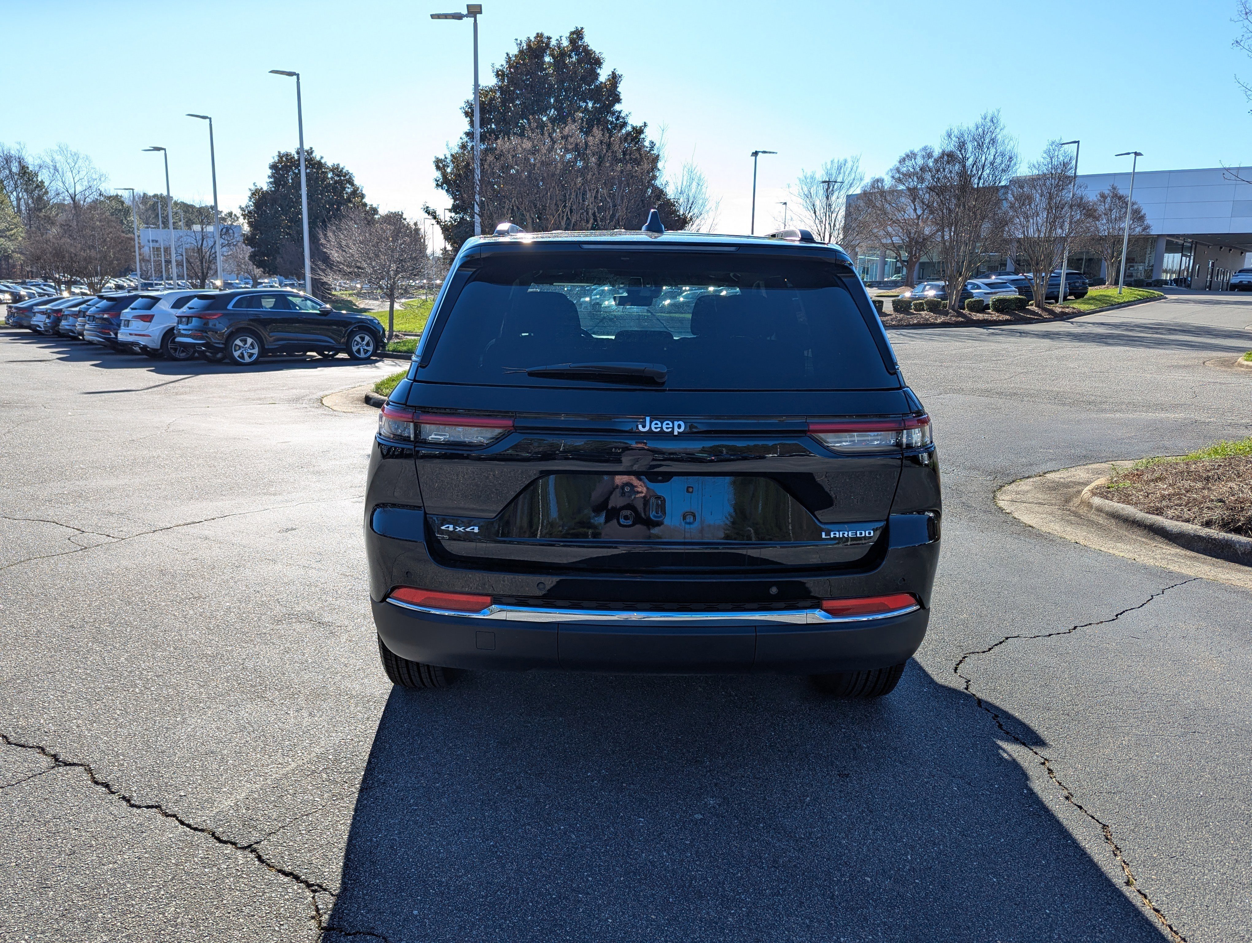 Used 2025 Jeep Grand Cherokee Laredo X w/ Luxury Tech Group I image 6