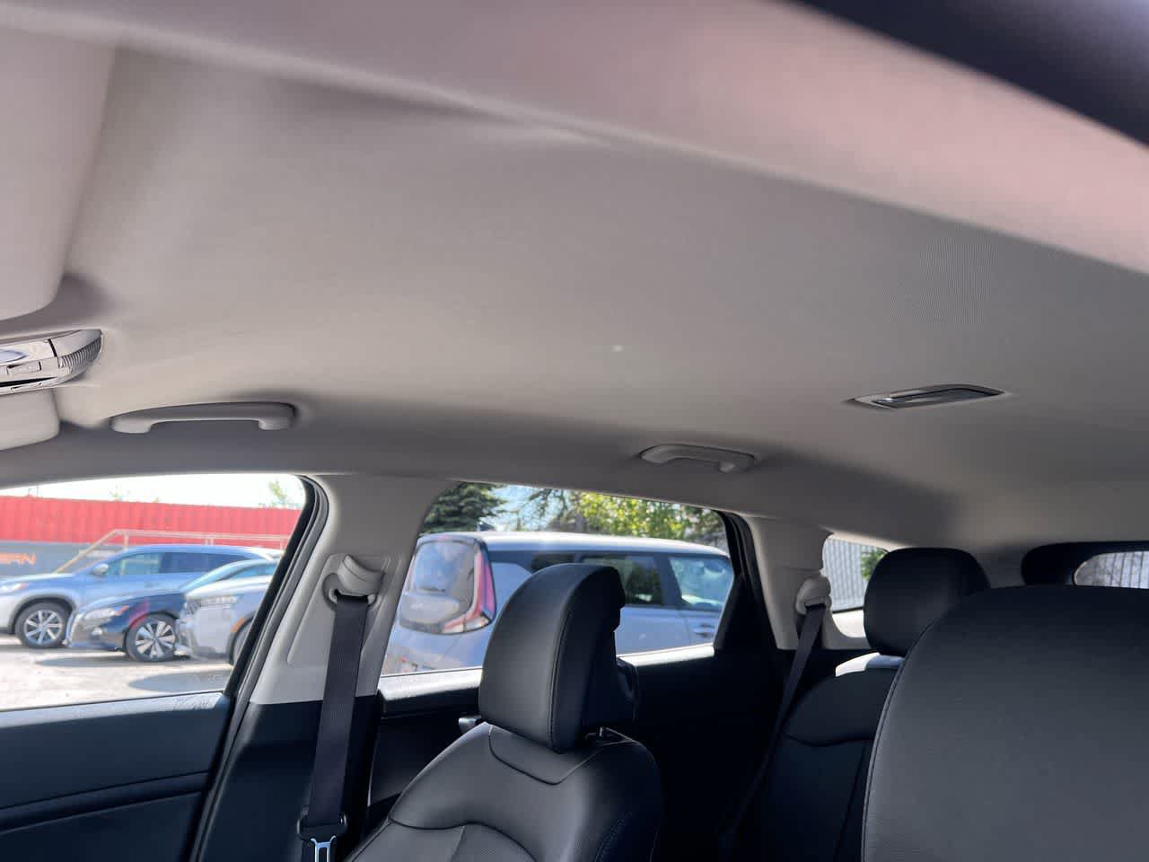 Used 2025 Kia Sportage EX AWD/4WD image 31