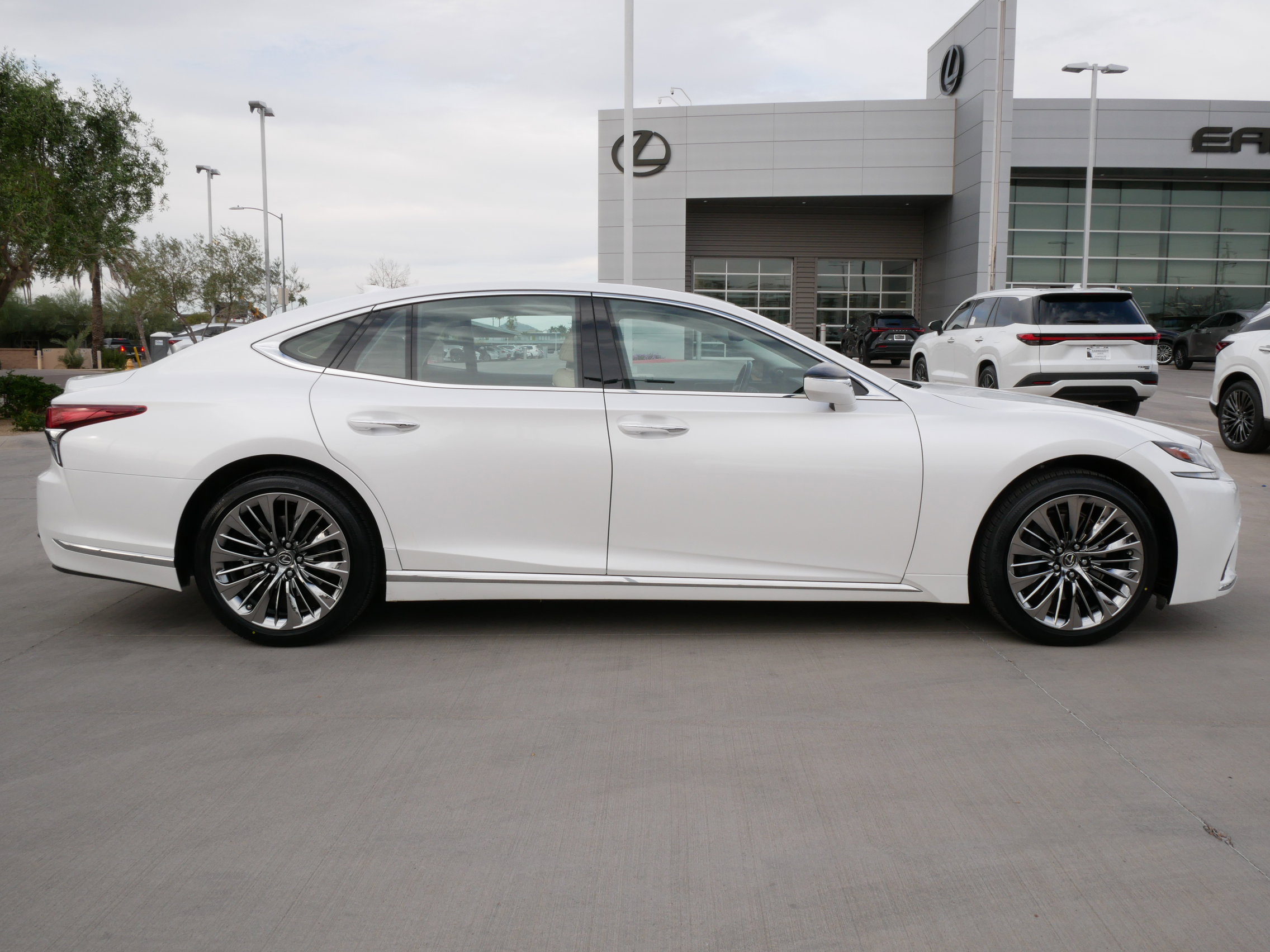 Used 2019 Lexus LS 500 AWD image 11