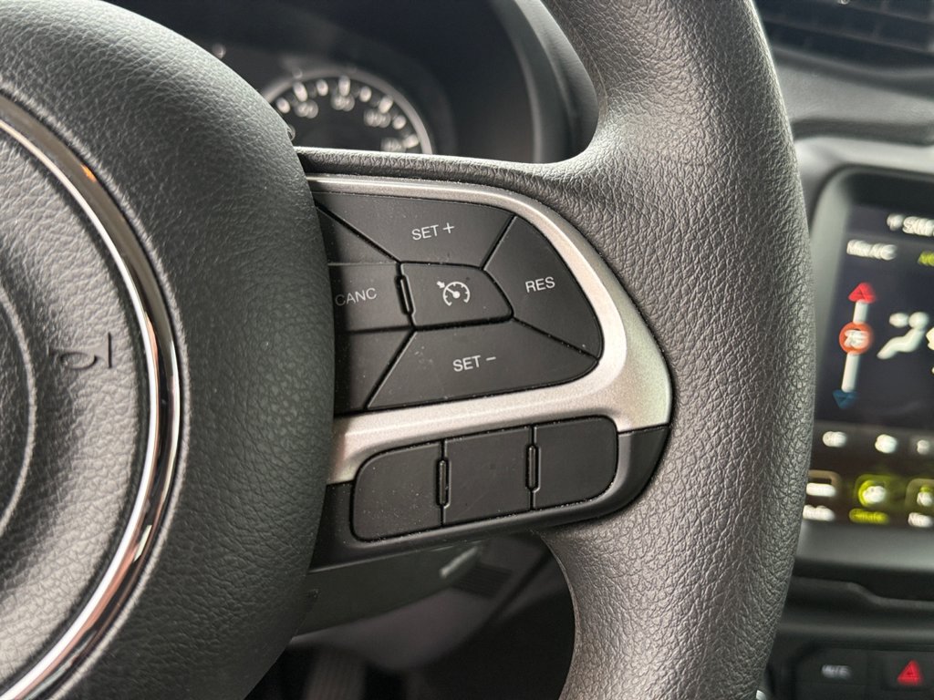 Used 2023 Jeep Renegade Latitude AWD/4WD image 16