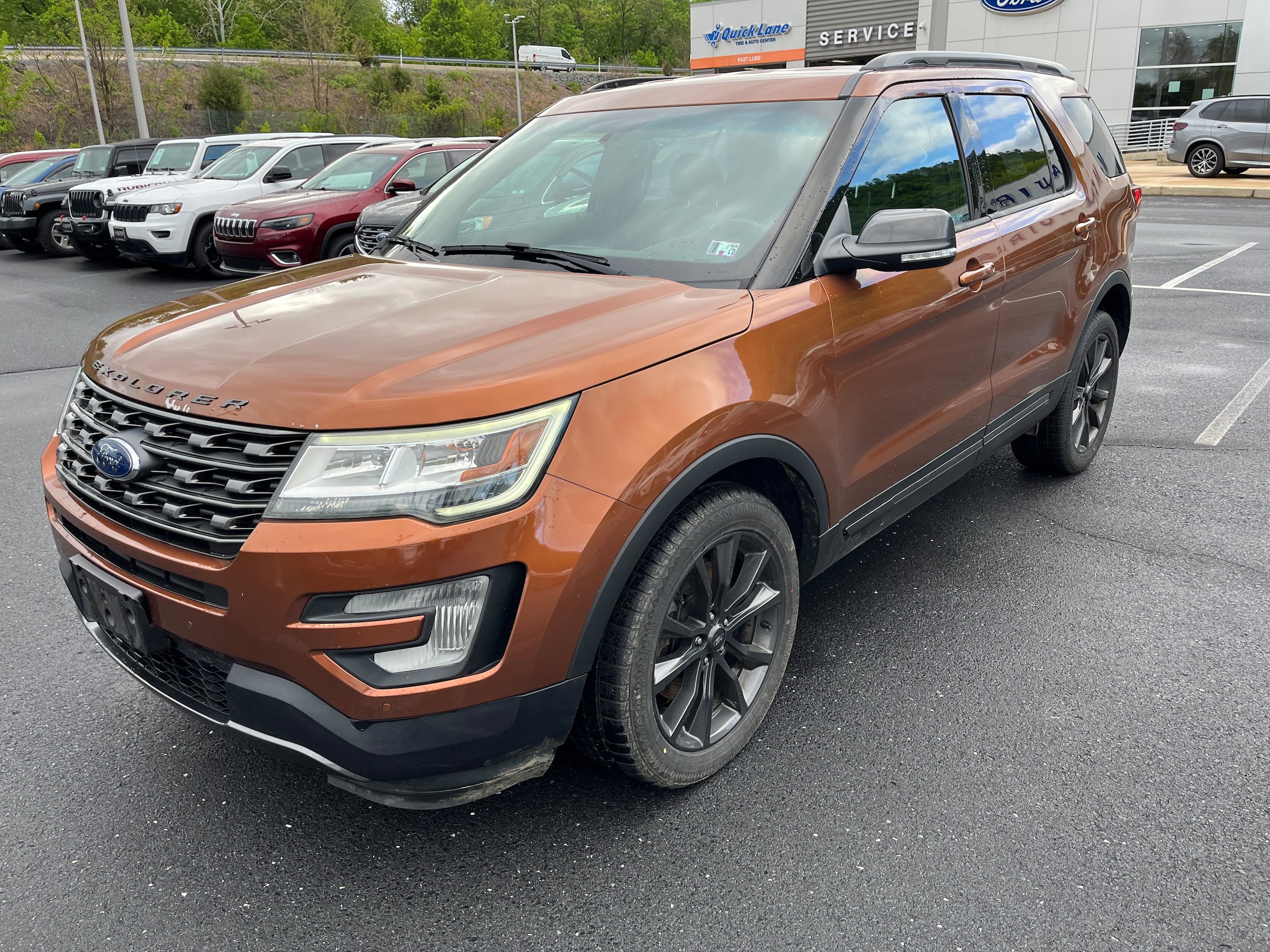 Used 2017 Ford Explorer XLT w/ Equipment Group 202A AWD/4WD image 19