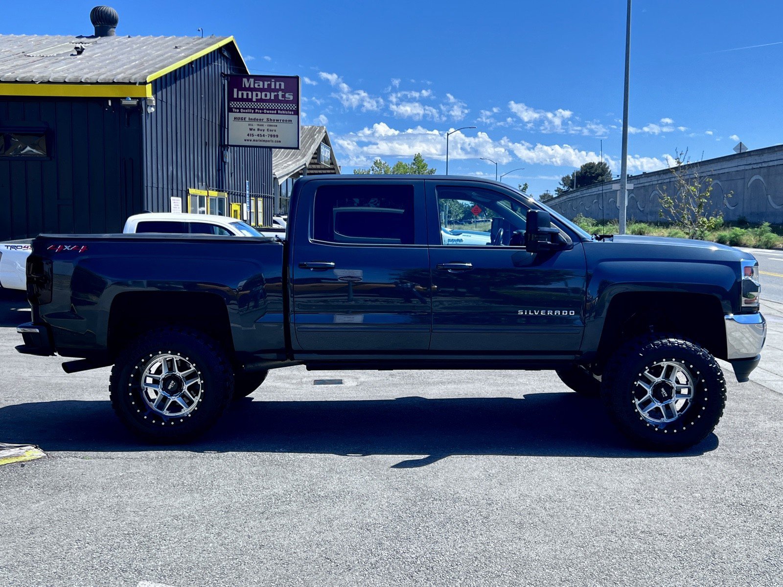 Used 2018 Chevrolet Silverado 1500 LT w/ LT Eassist Package image 5