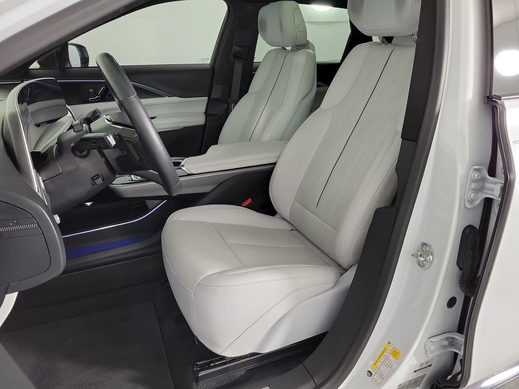 Used 2024 Cadillac Lyriq Sport AWD/4WD image 18
