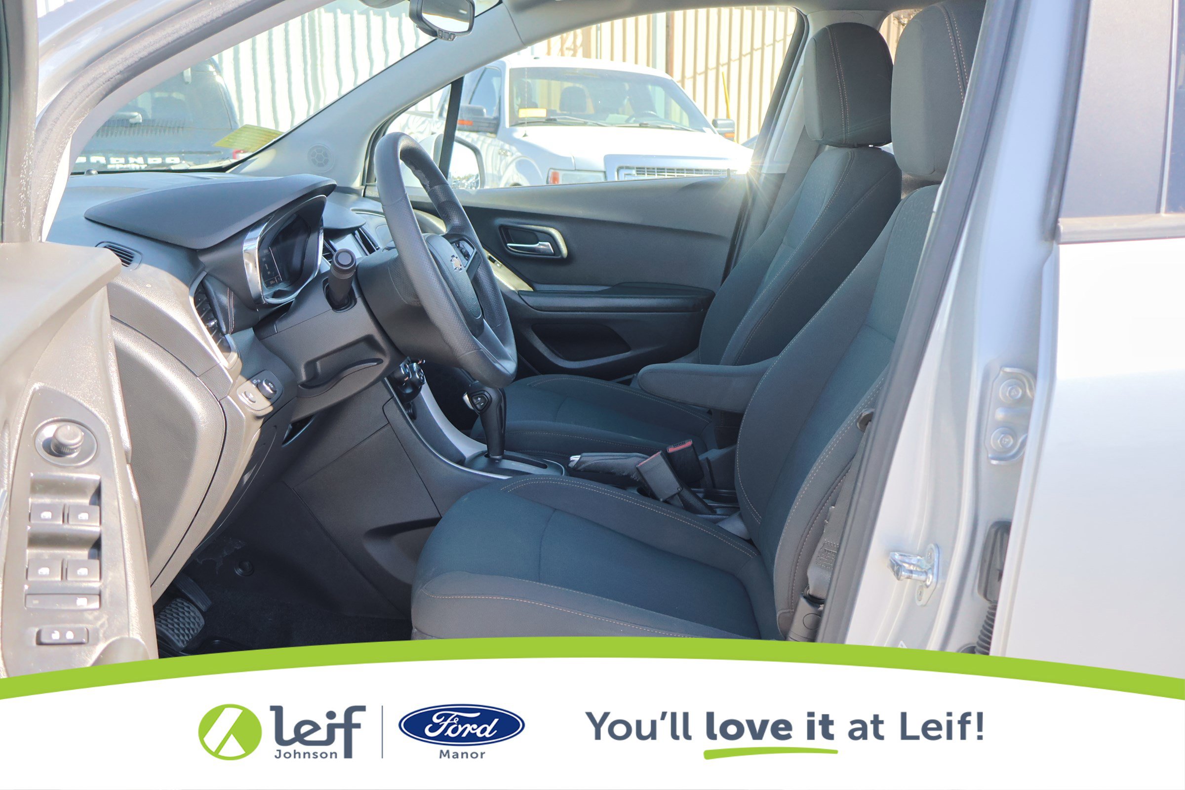 Used 2022 Chevrolet Trax LS w/ Tint and Cruise Package image 11