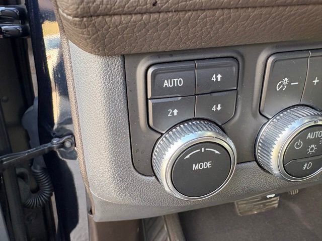 Used 2021 GMC Yukon Denali w/ Denali Premium Package image 17