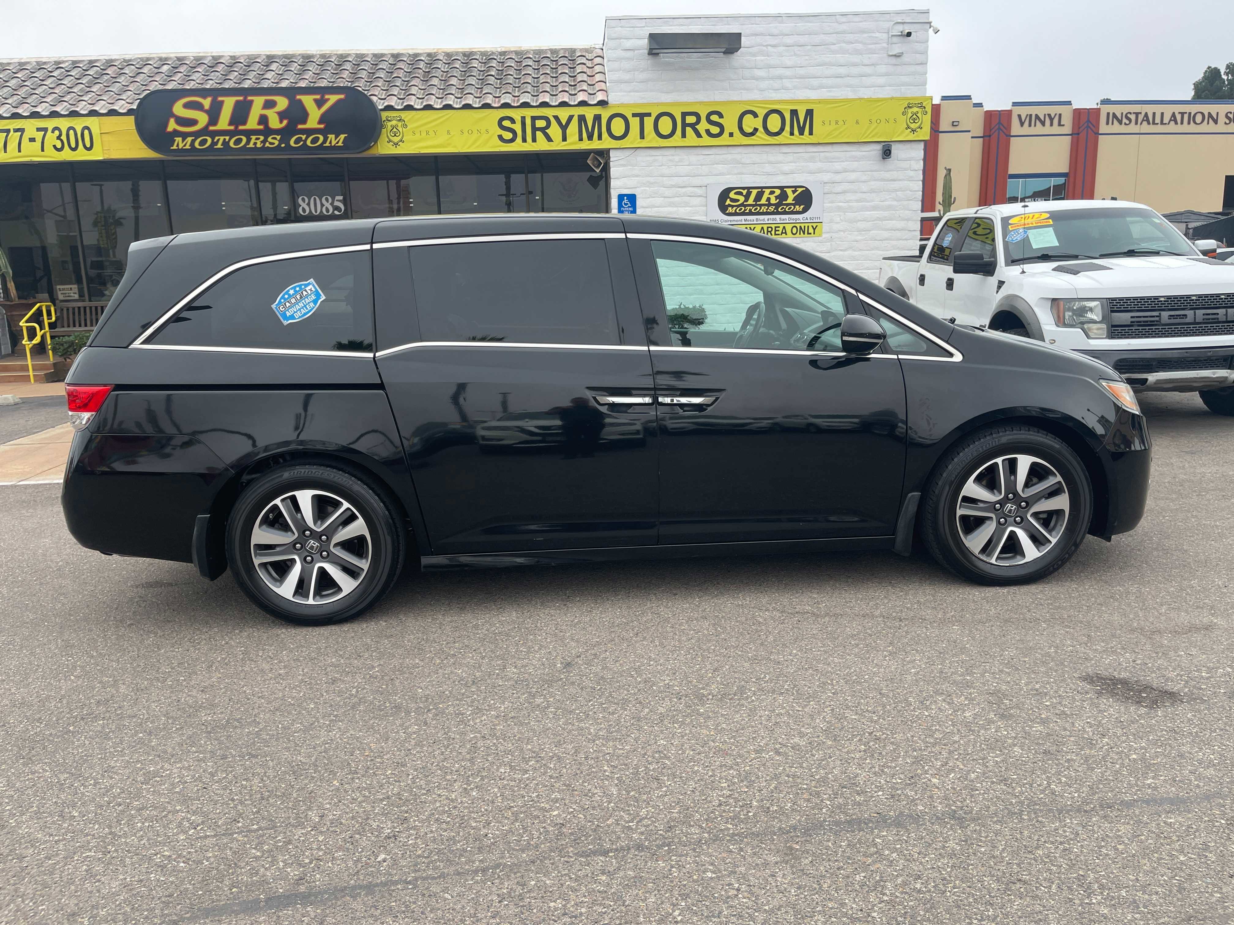 Used 2014 Honda Odyssey Touring Elite image 2