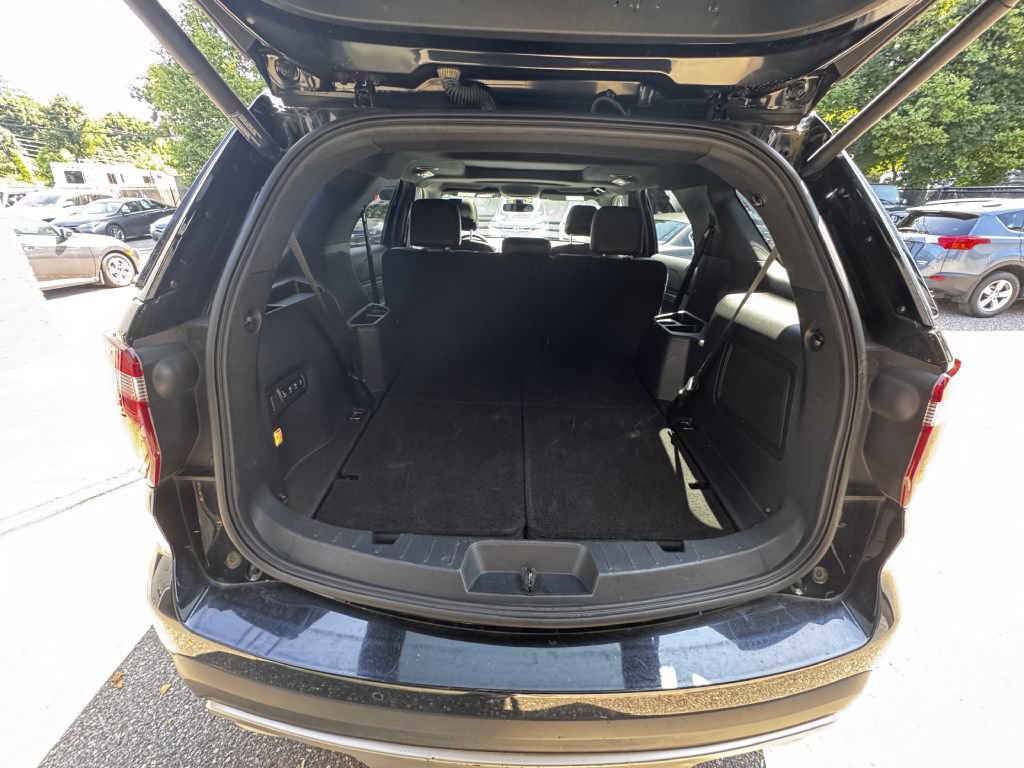 Used 2017 Ford Explorer Limited w/ Equipment Group 301A AWD/4WD image 16