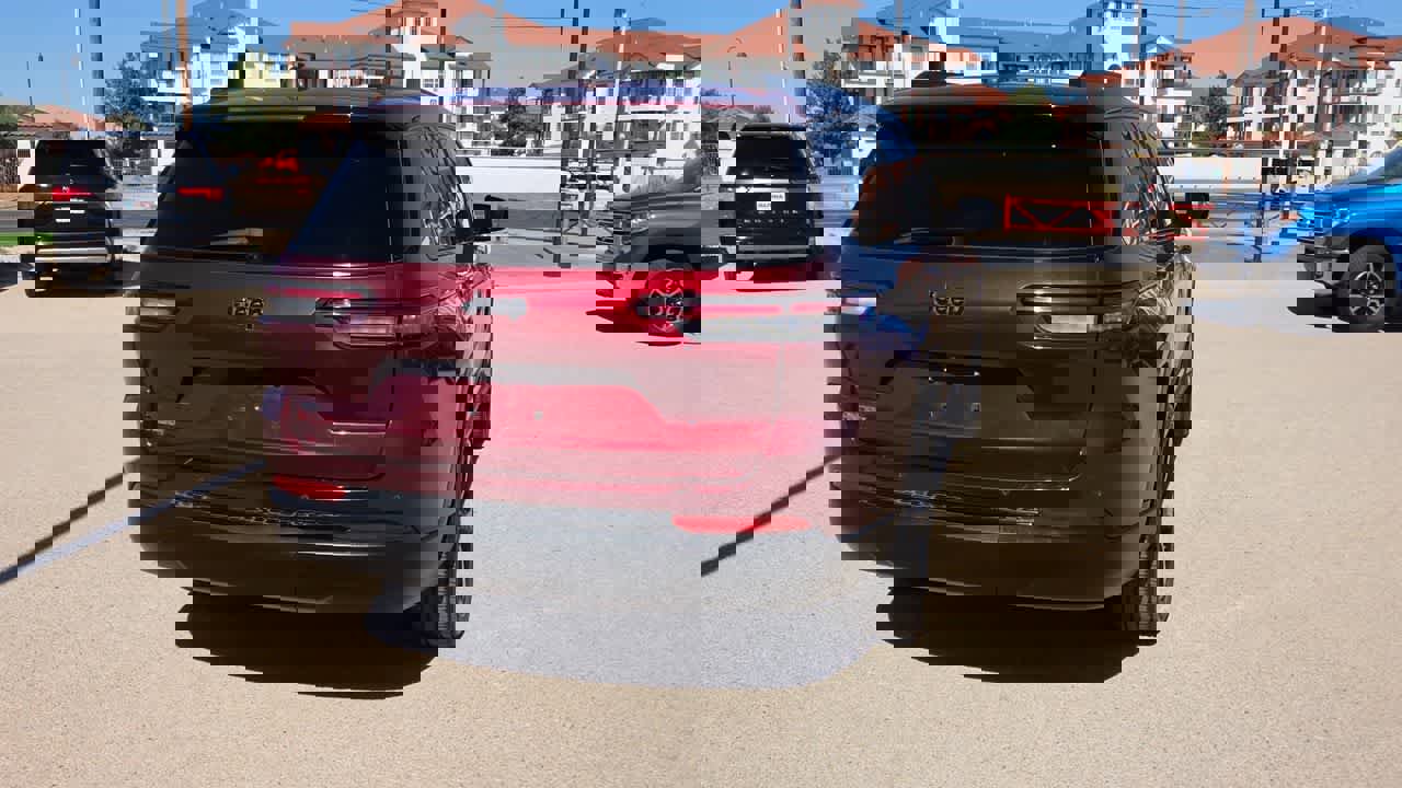 Used 2022 Jeep Grand Cherokee L Laredo image 8