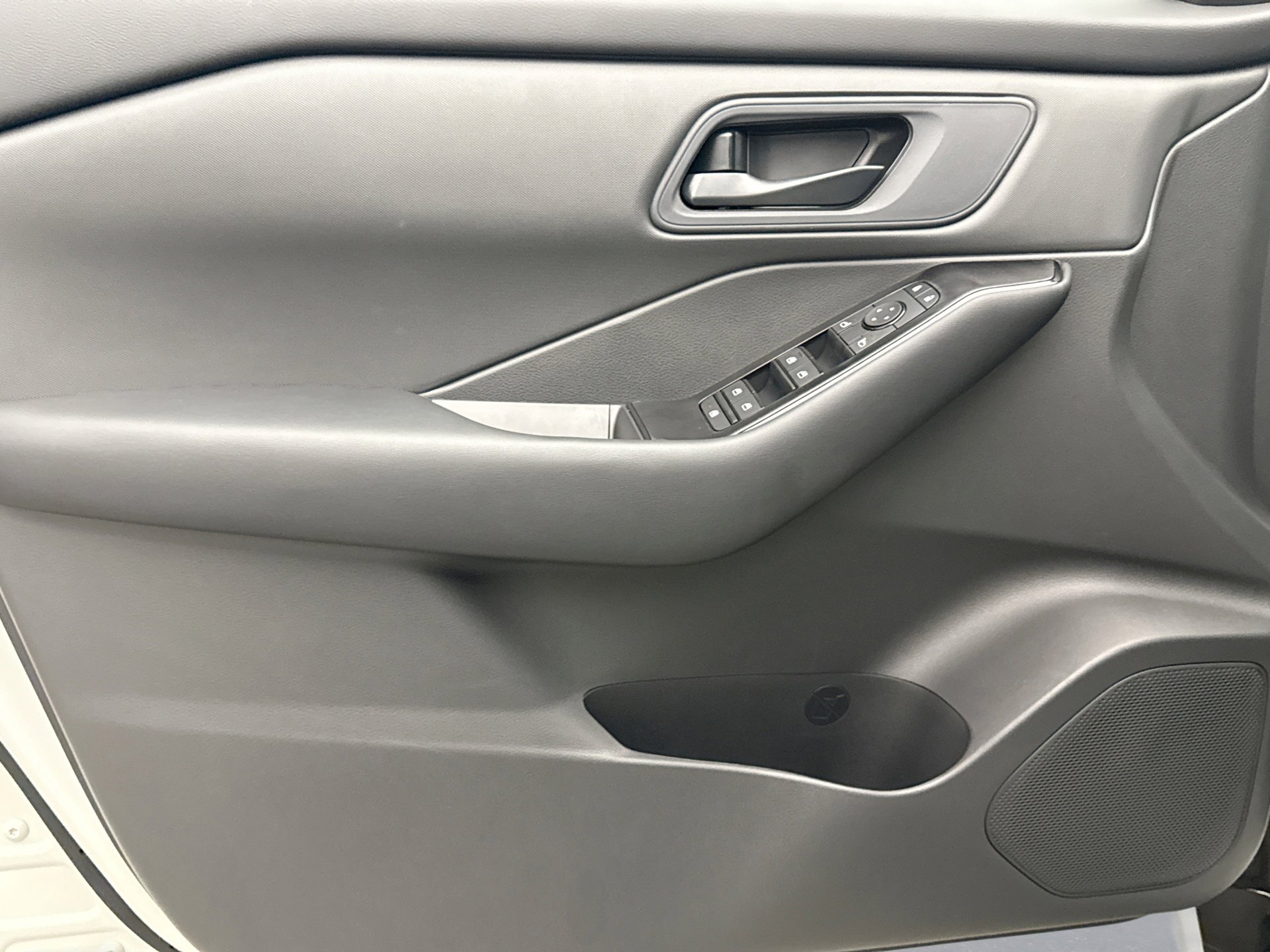 Used 2026 Nissan Rogue S image 9