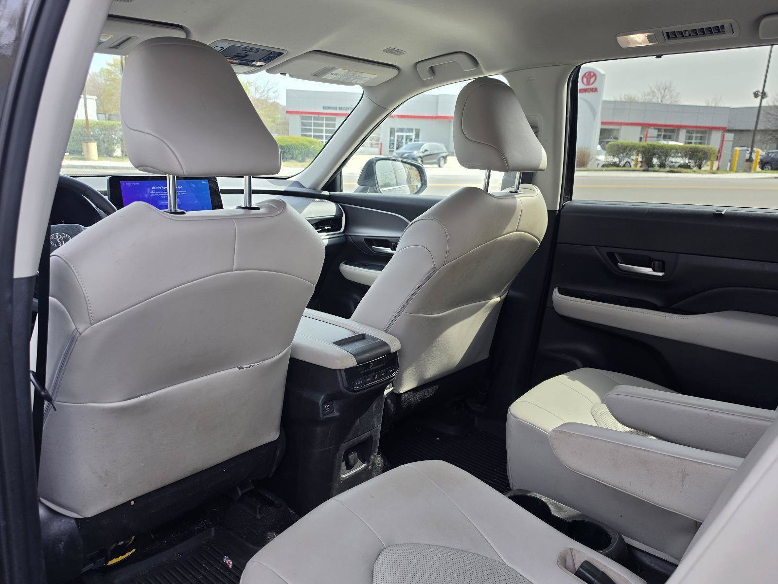 Used 2024 Toyota Grand Highlander AWD image 15