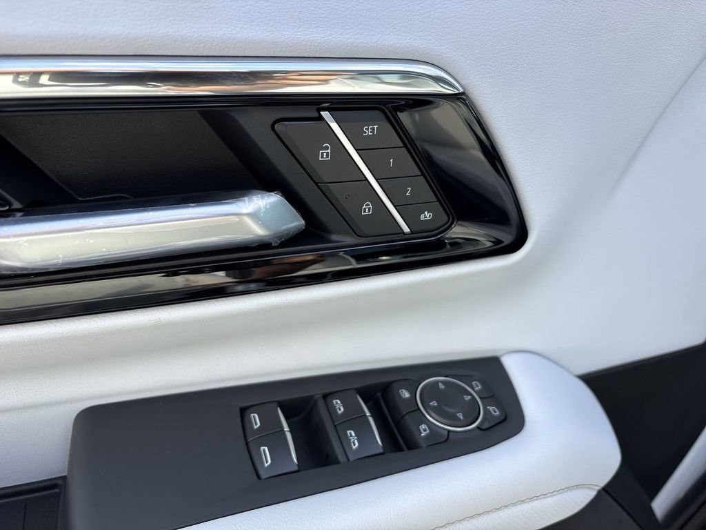 New 2026 Chevrolet Suburban Premier image 25