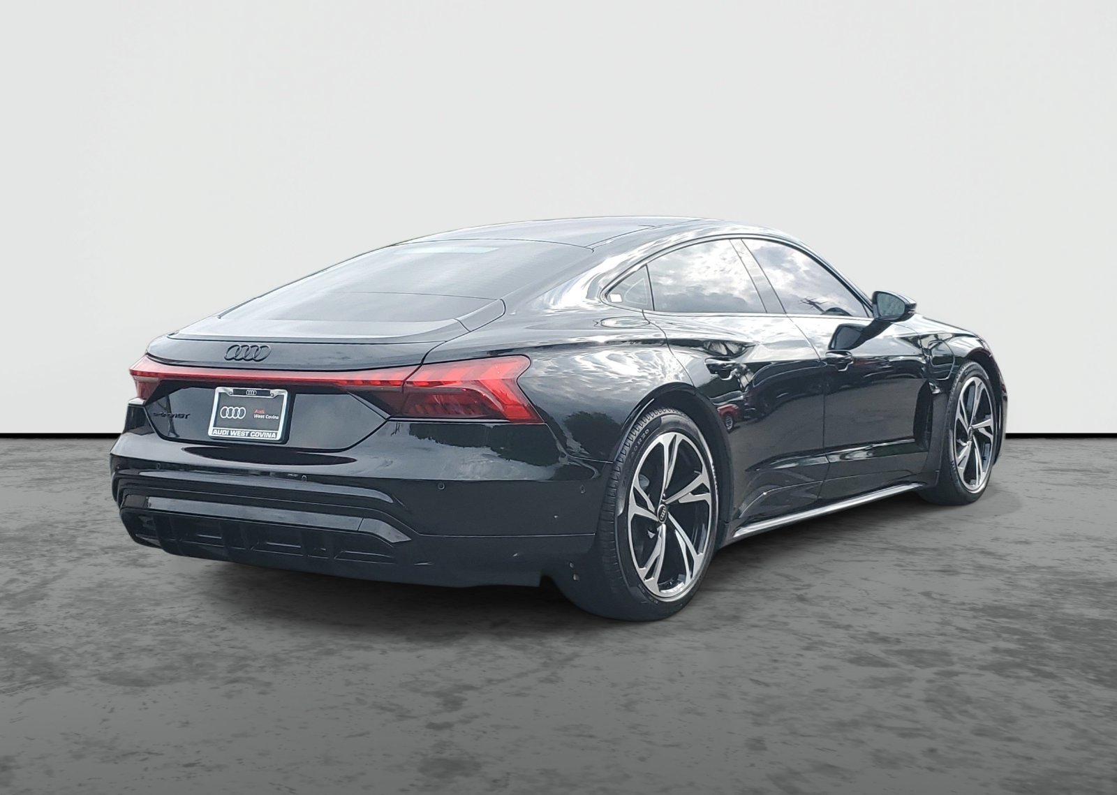 Used 2023 Audi e-tron GT Prestige AWD/4WD image 4