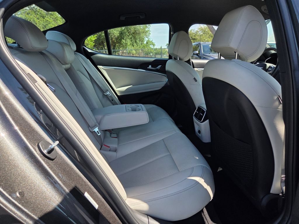 Used 2025 Genesis G70 2.5T RWD image 16