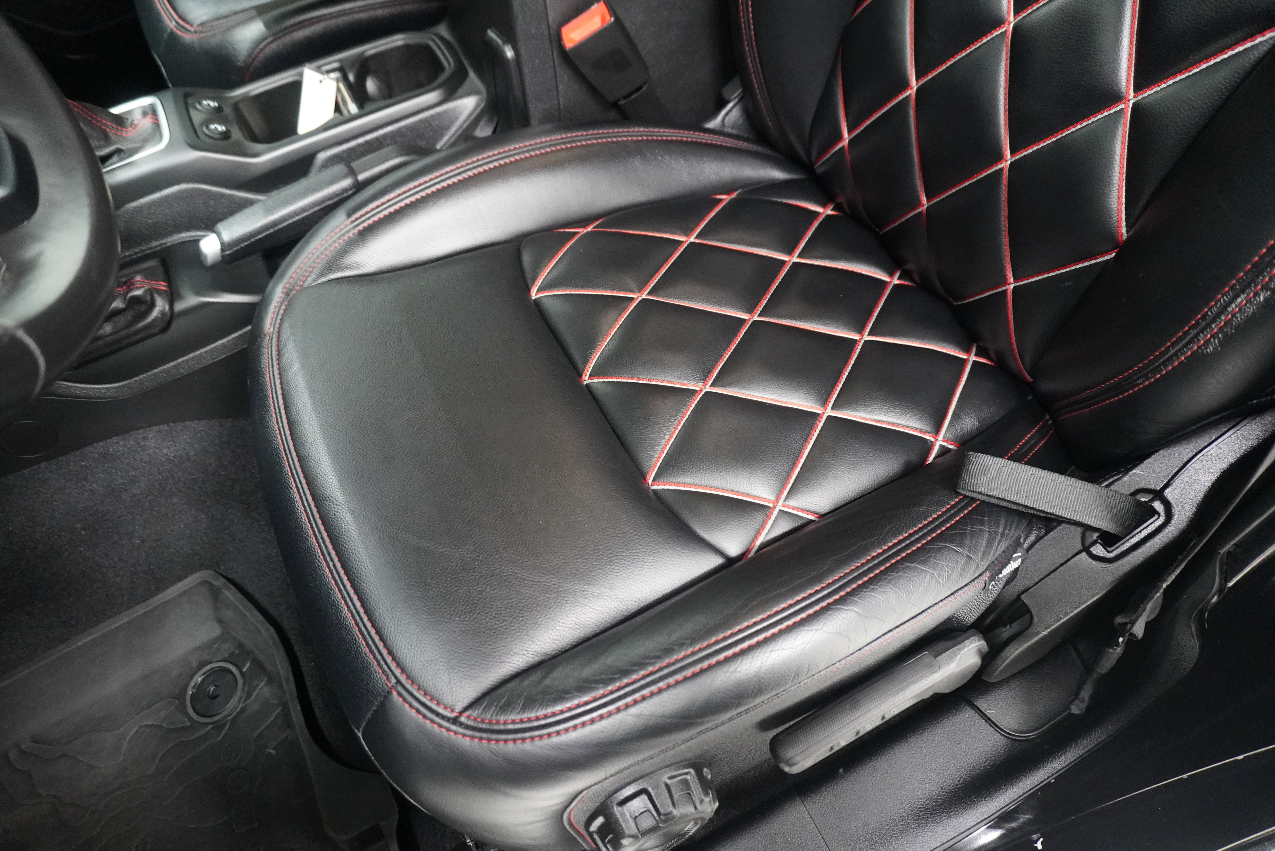 Used 2019 Jeep Wrangler Unlimited Sport S AWD/4WD image 15