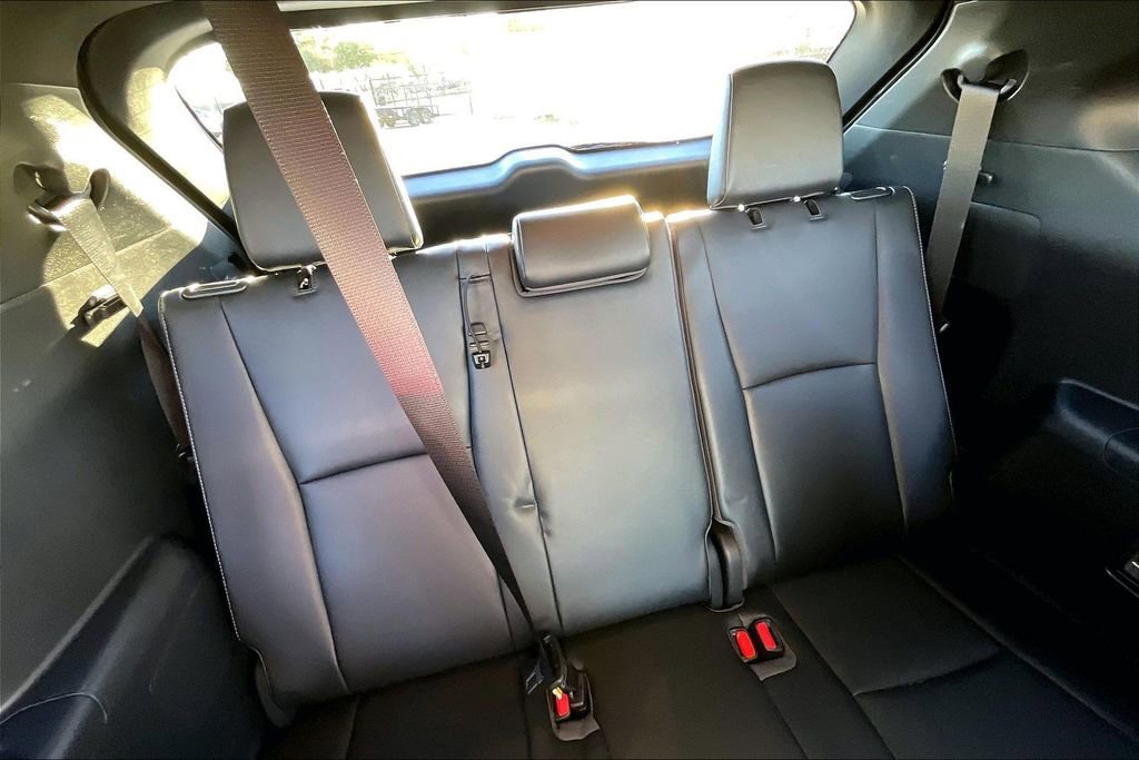 Used 2023 Toyota Highlander L image 34