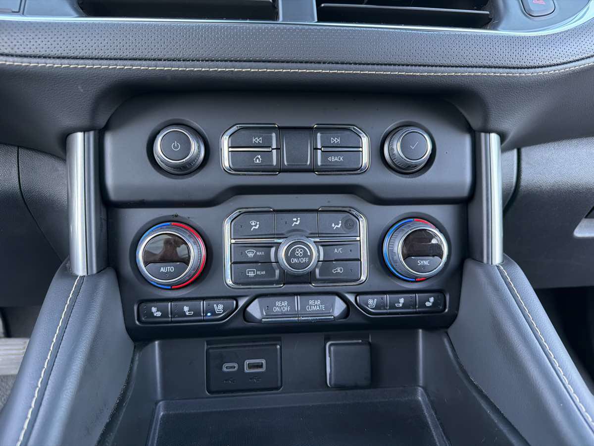 Used 2023 Chevrolet Suburban Premier RWD image 31