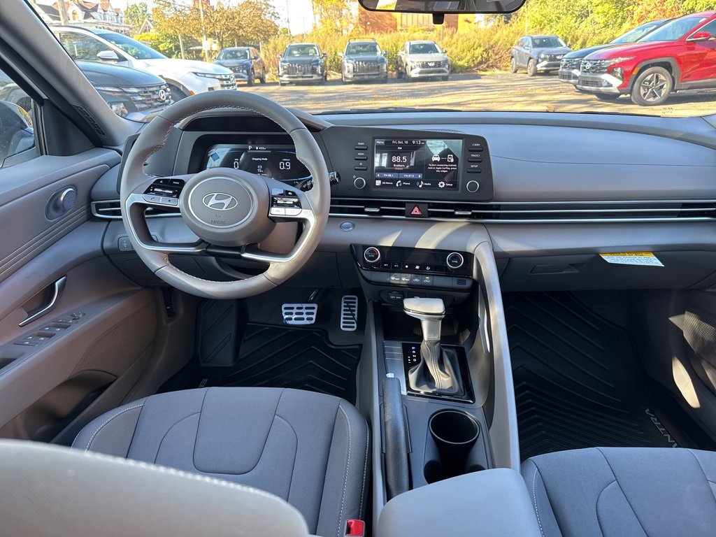 New 2025 Hyundai Elantra Sport image 17