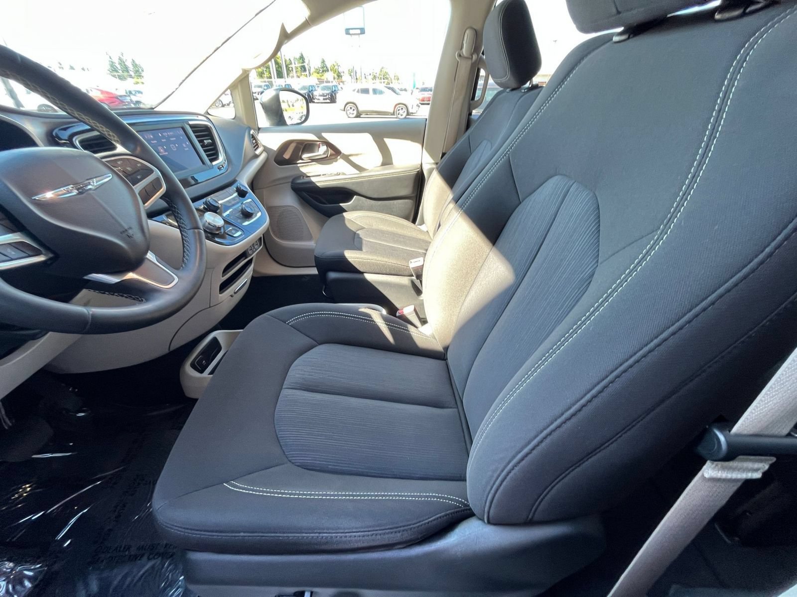 Used 2024 Chrysler Voyager LX FWD image 24