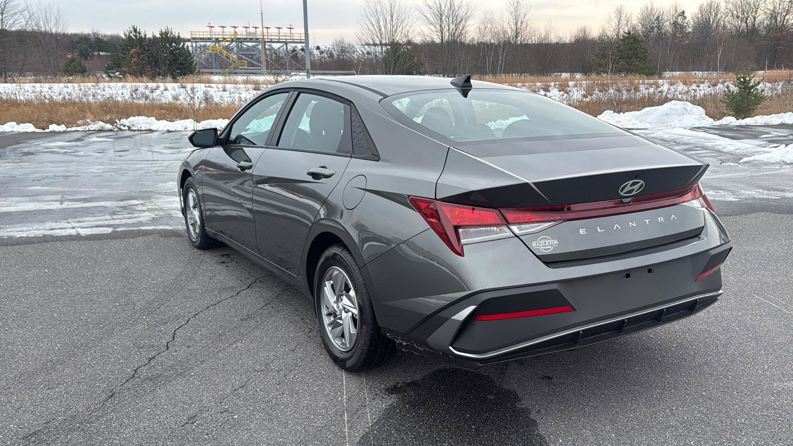 Used 2025 Hyundai Elantra SE image 10