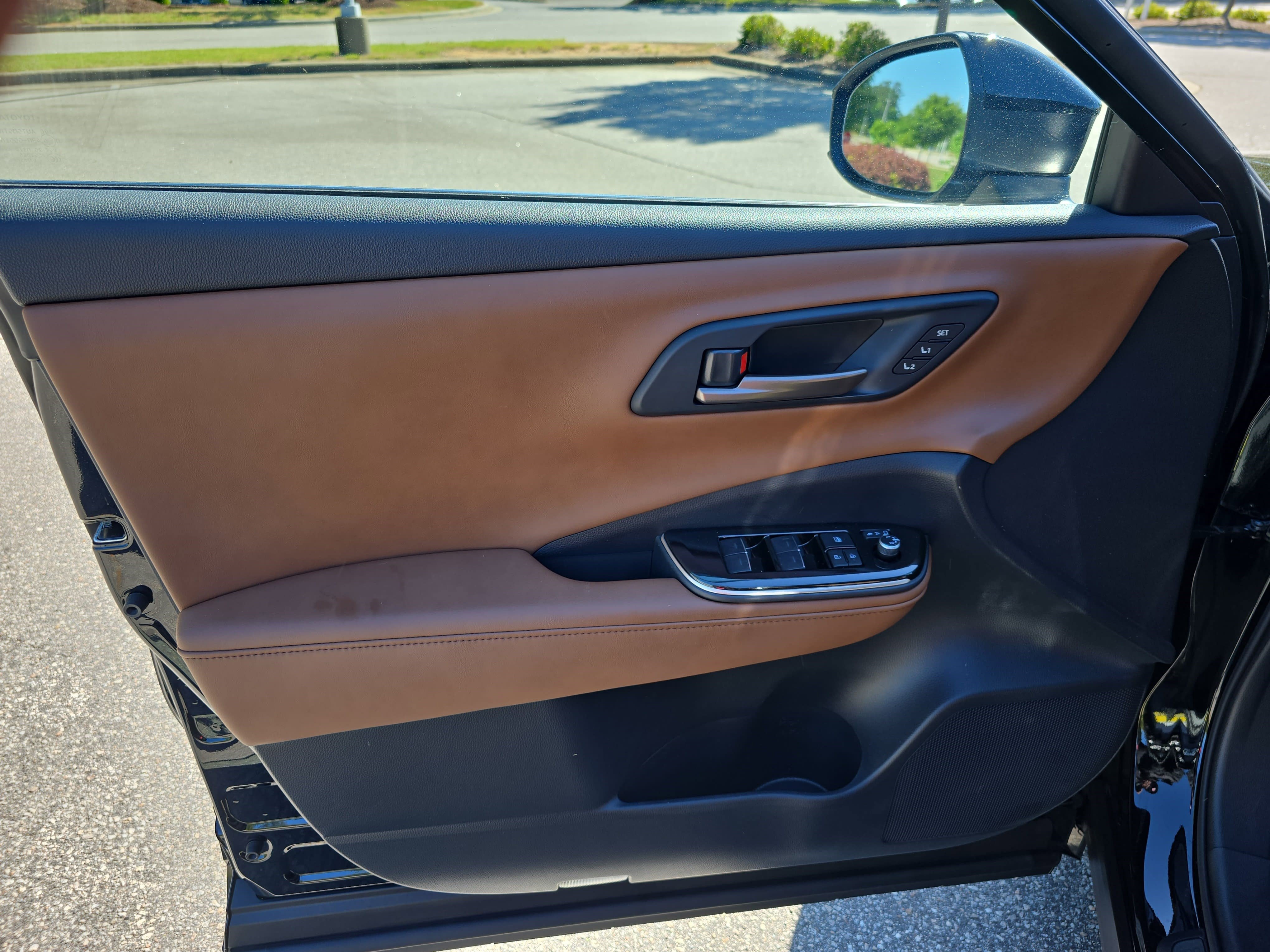 Used 2025 Toyota Crown Signia w/ Advanced Technology Package AWD/4WD image 28