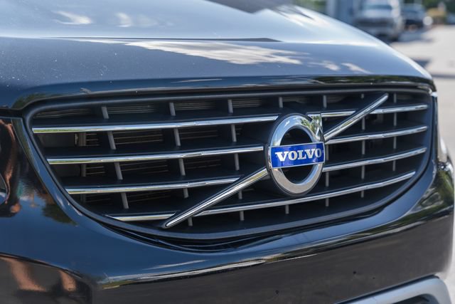 Used 2017 Volvo XC60 T6 Dynamic w/ Climate Package AWD/4WD image 14