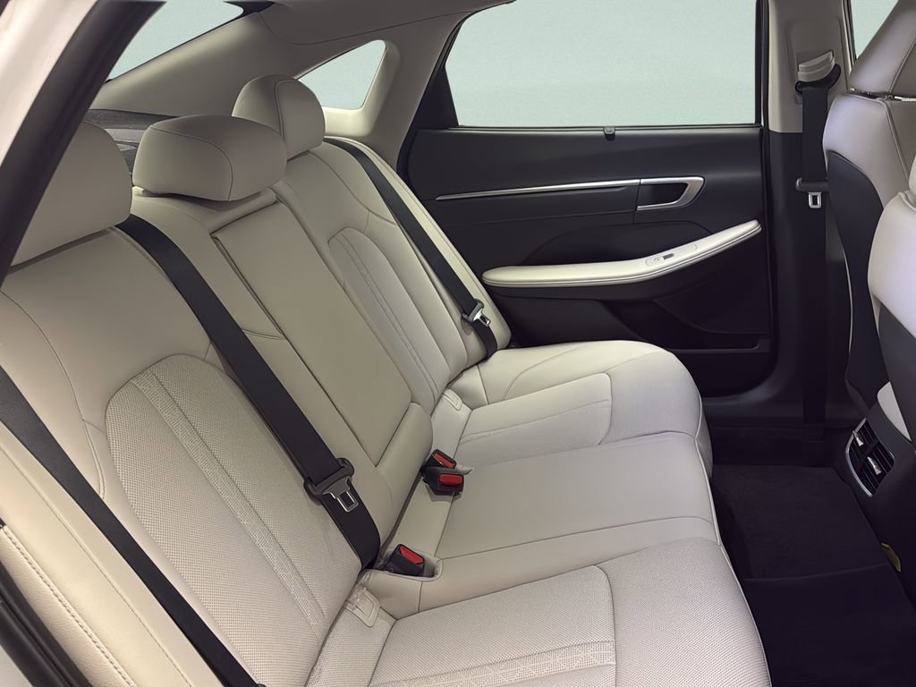Certified 2025 Hyundai Sonata Limited FWD image 17