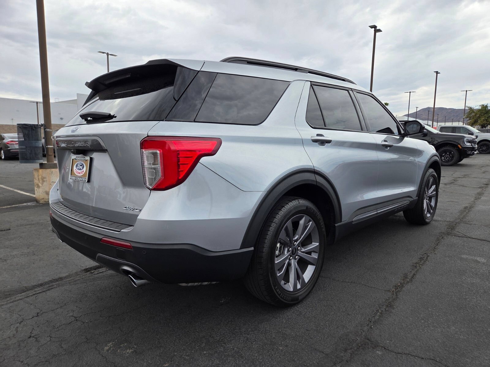 Certified 2022 Ford Explorer XLT w/ Equipment Group 202A AWD/4WD image 6