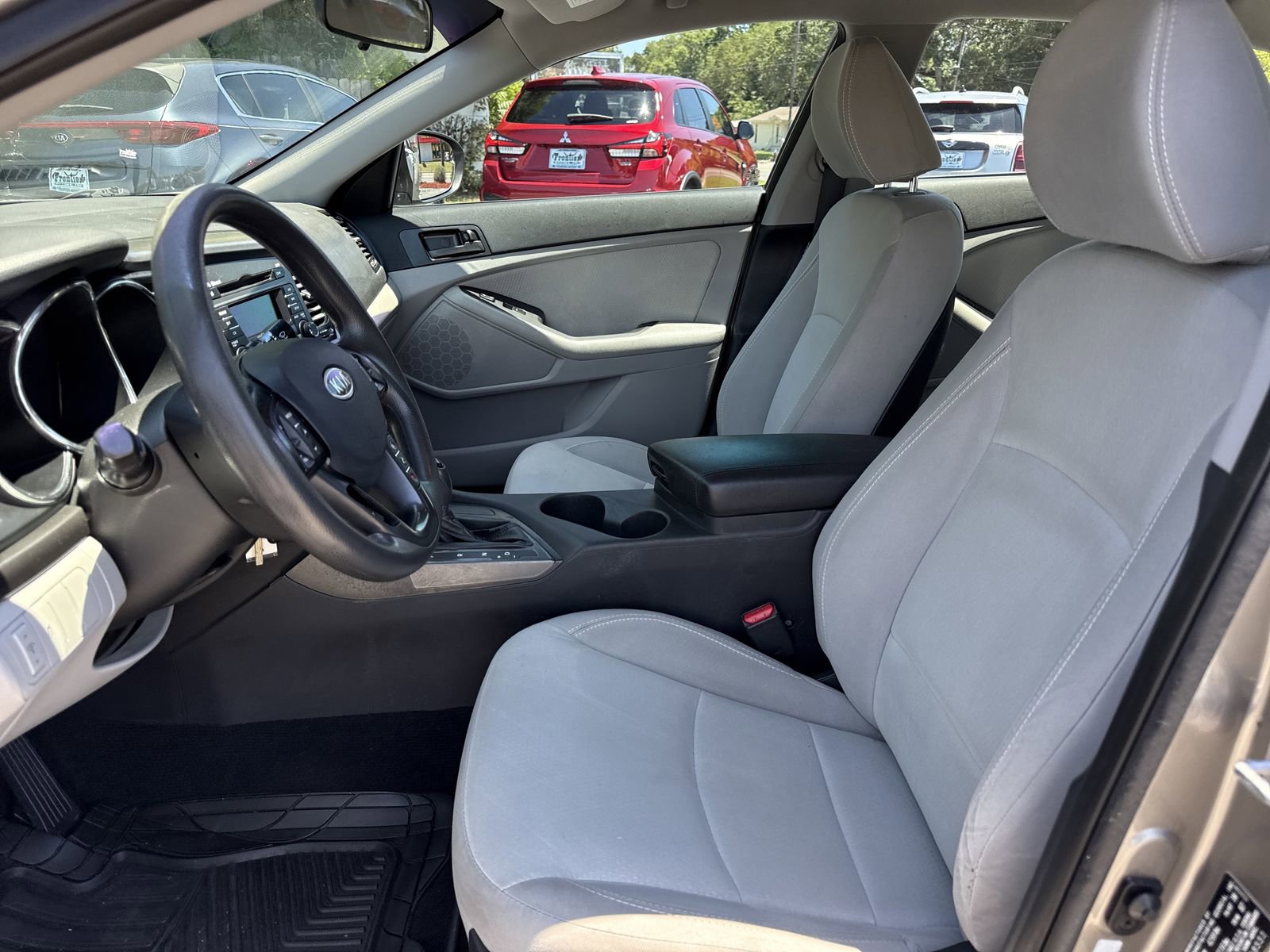 Used 2012 Kia Optima LX FWD image 10