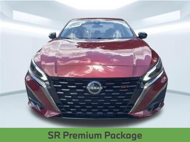 Used 2023 Nissan Altima 2.5 SR w/ SR Premium Package FWD image 2