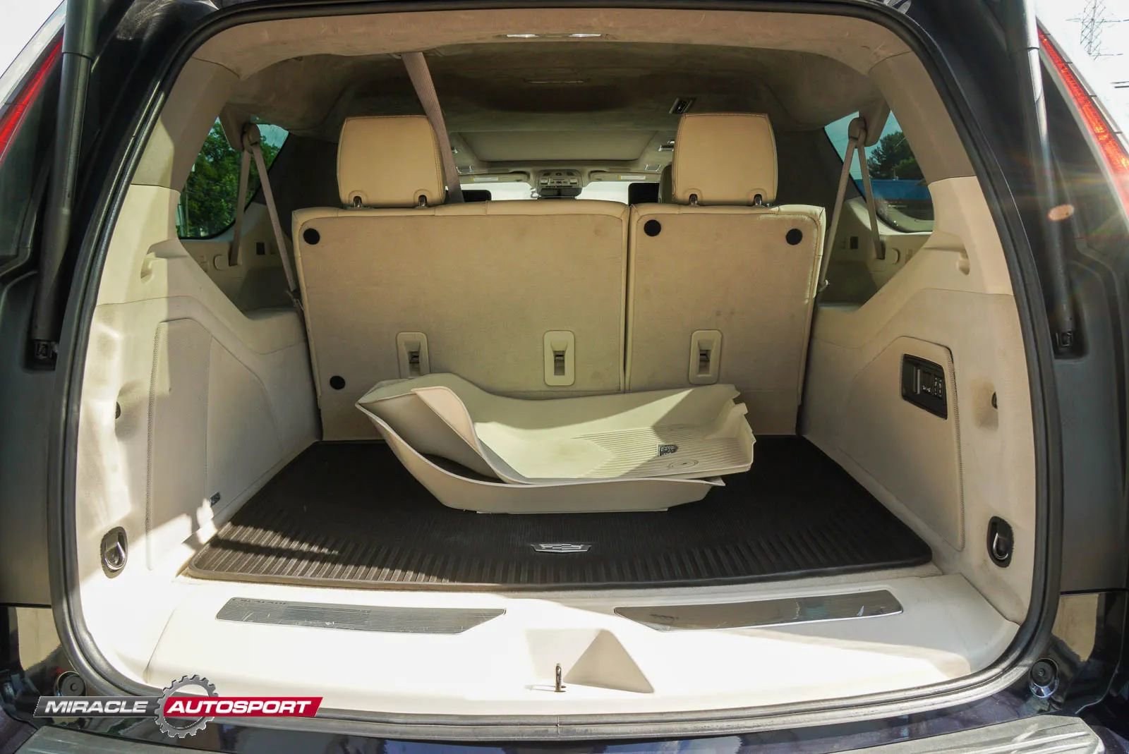 Used 2021 Cadillac Escalade ESV Premium Luxury Platinum AWD/4WD image 29