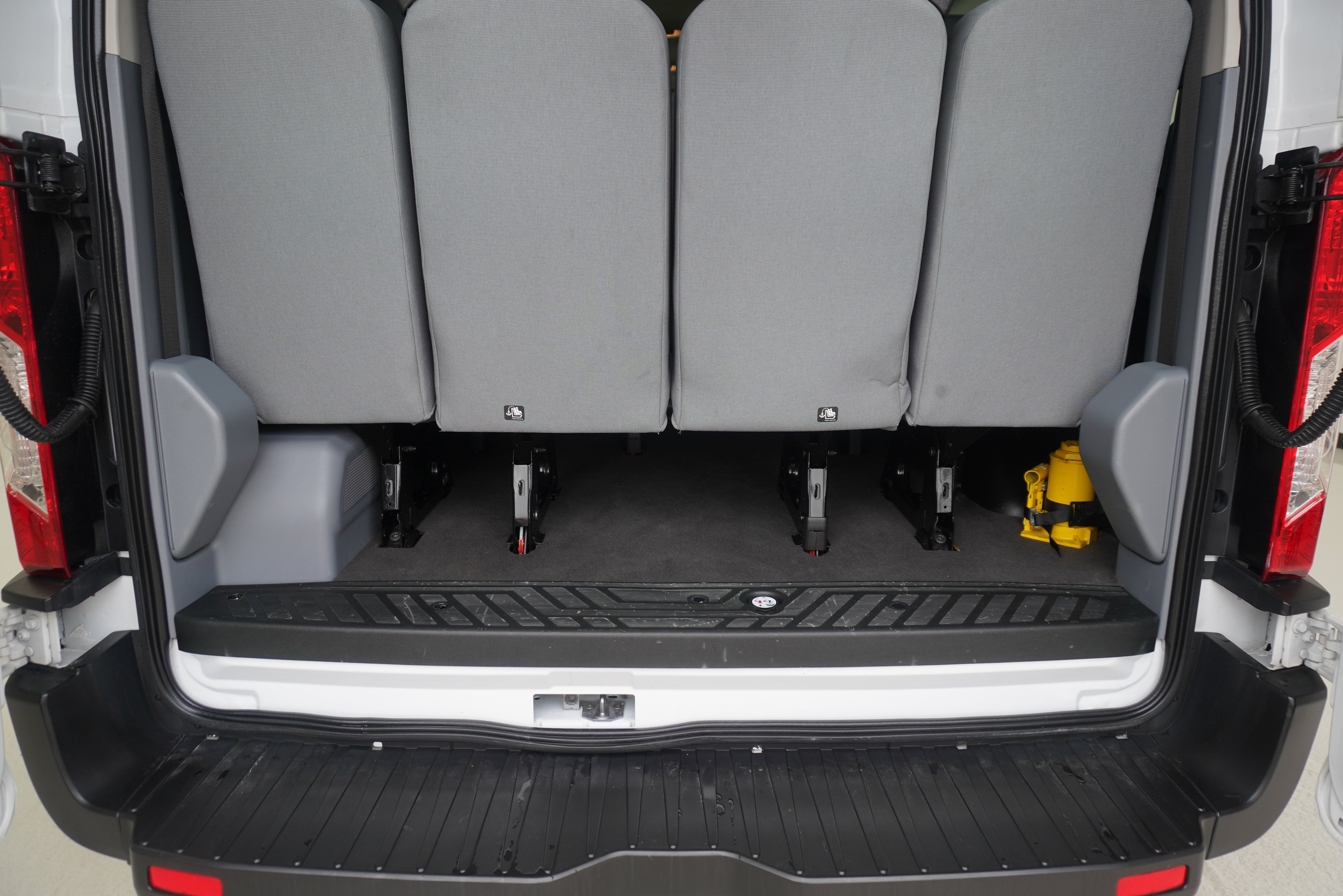 Used 2015 Ford Transit 350 XLT RWD image 21
