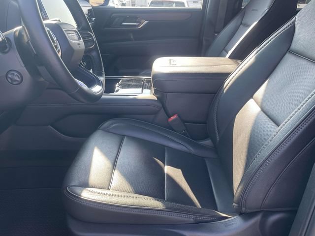 Used 2025 GMC Yukon Denali AWD/4WD image 14