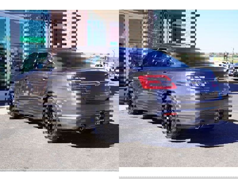 Used 2018 Ford Taurus SE image 9