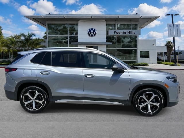 Certified 2026 Volkswagen Tiguan SE w/ Panoramic Sunroof Package FWD image 3