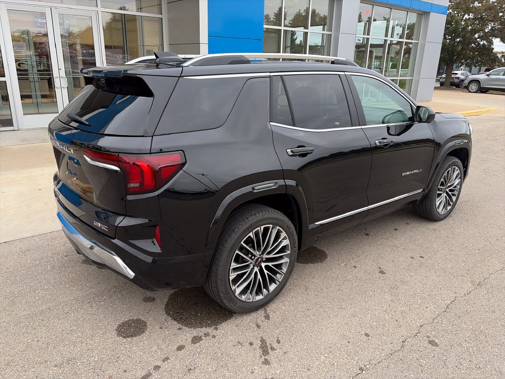 Used 2026 GMC Terrain Denali AWD/4WD image 3