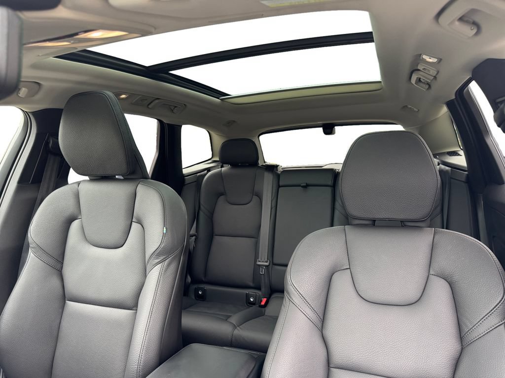 Certified 2025 Volvo XC60 B5 Plus w/ Protection Package Premier AWD/4WD image 21