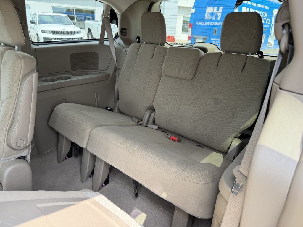 Used 2012 Chrysler Town & Country Touring w/ Entertainment Group #1 FWD image 18
