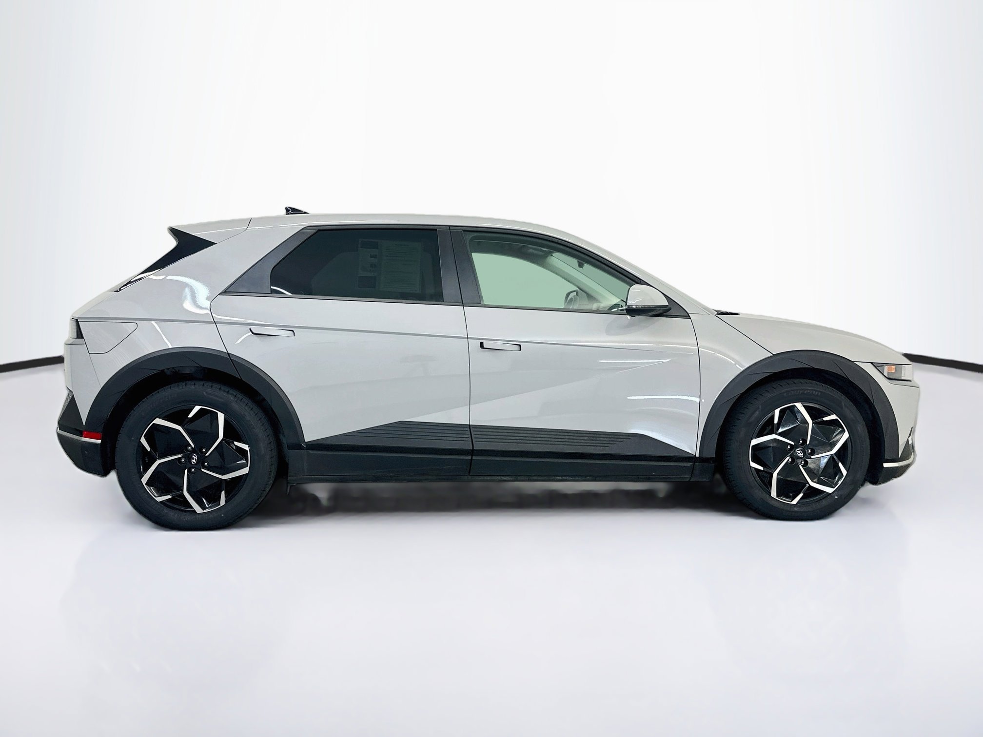 Used 2024 Hyundai Ioniq 5 SE AWD/4WD image 10