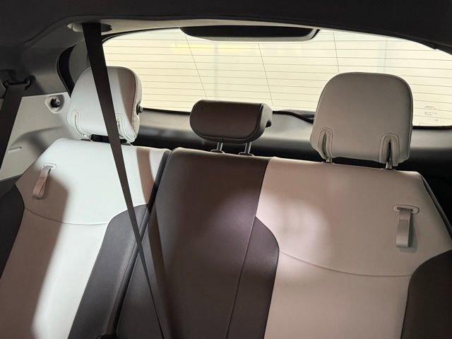 Used 2023 Toyota Sienna XSE image 22