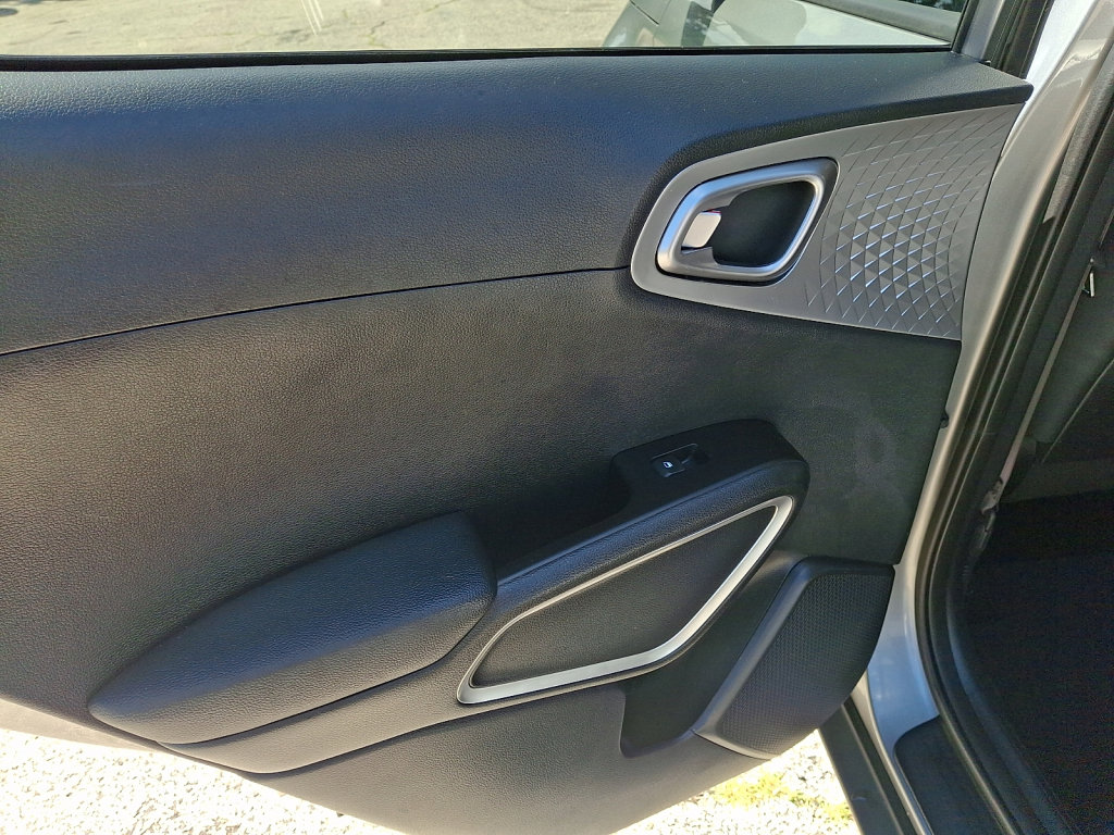 Used 2024 Kia Soul LX w/ Option Group 015 FWD image 25