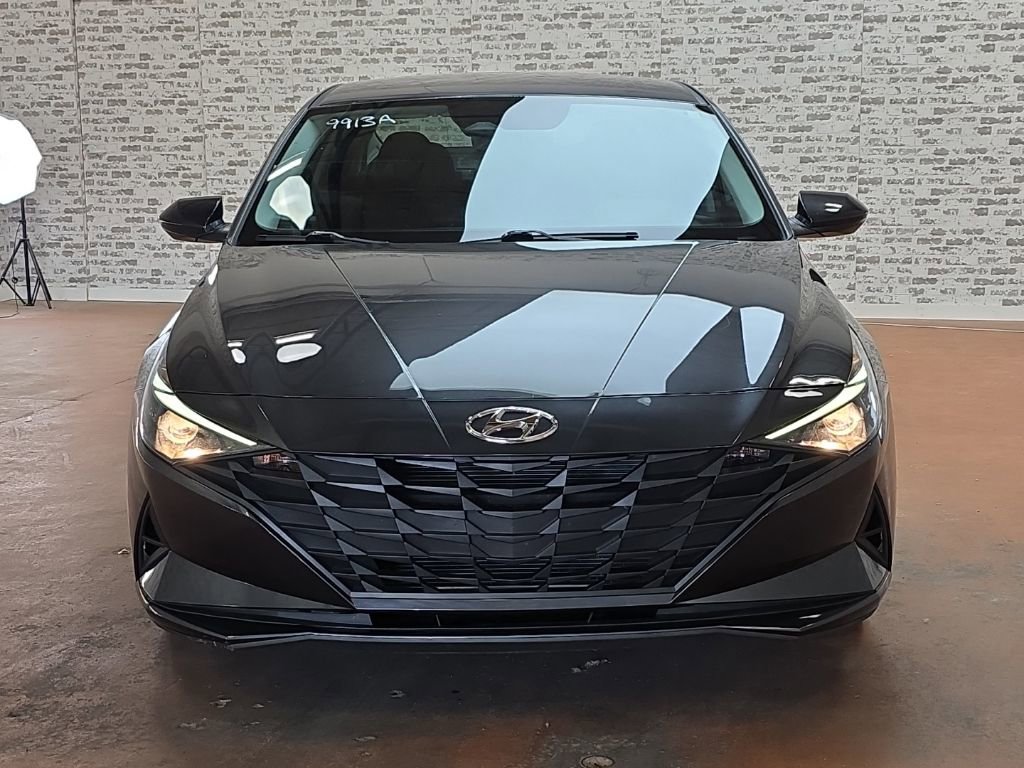 Used 2022 Hyundai Elantra SEL image 2