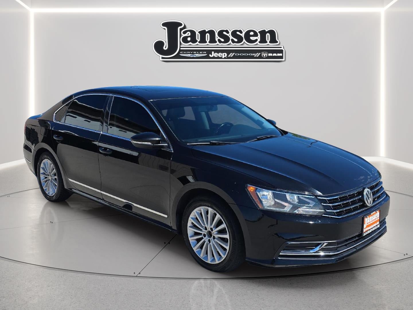 Used 2016 Volkswagen Passat 1.8T SE FWD image 7