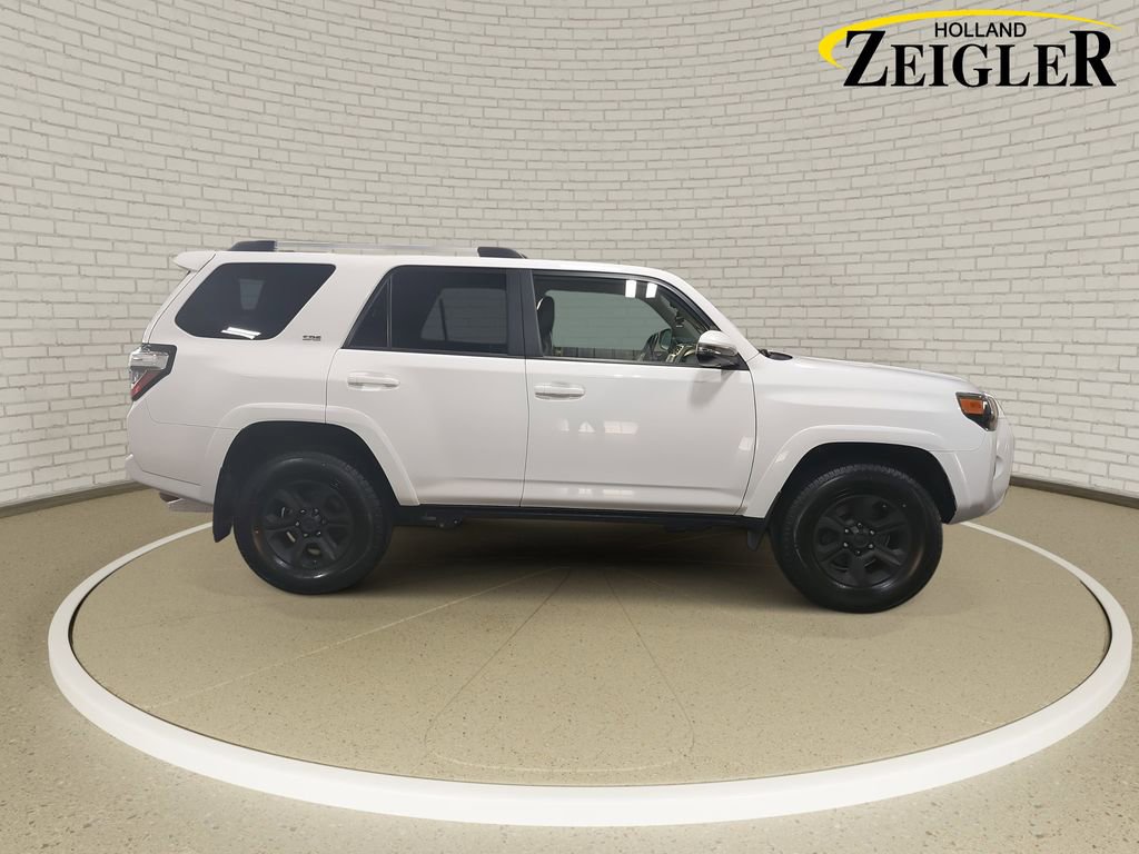 Used 2021 Toyota 4Runner SR5 Premium image 4