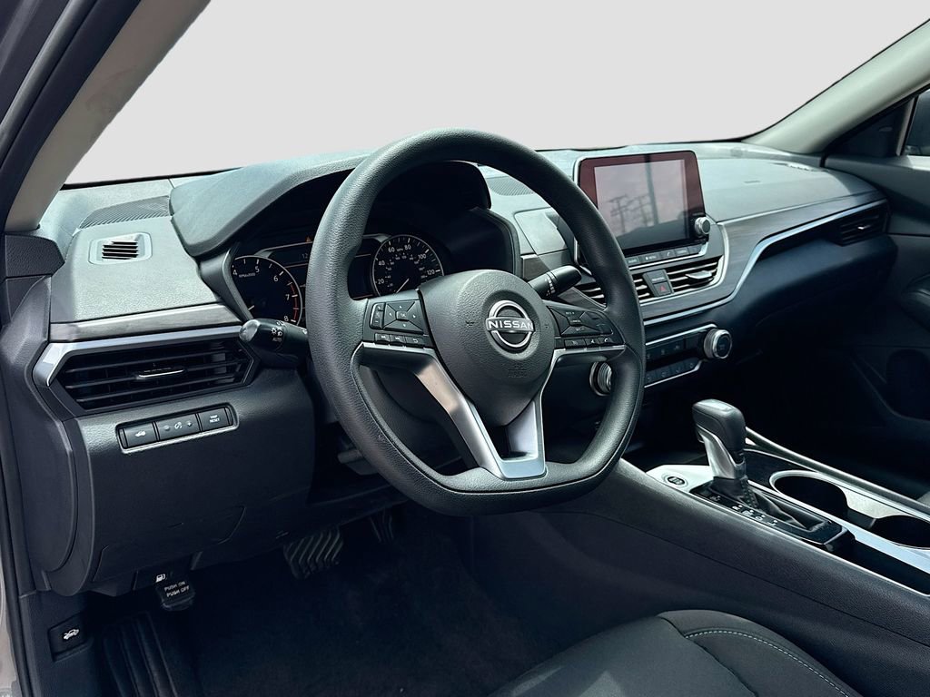 Used 2024 Nissan Altima 2.5 SV FWD image 3